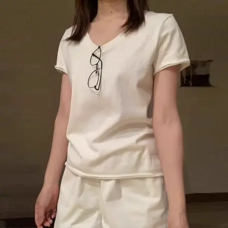 纯色V领正肩短袖T恤女夏季2025新款修身韩版简约打底衫内搭上衣潮图片