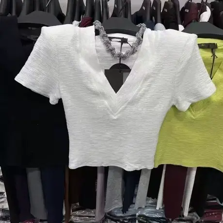 2025新款夏季褶皱肌理感短袖T恤女韩版修身短款打底衫V领正肩上衣商品大图