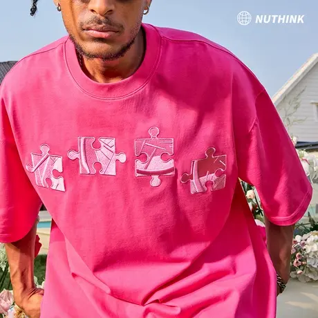 Nuthink多巴胺拼图刺绣短袖嘻哈玫红色T恤重磅半袖男女2025夏新款图片