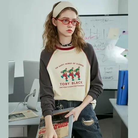 a02复古小众印花减龄撞色长袖上衣2025春季宽松休闲女式T恤图片