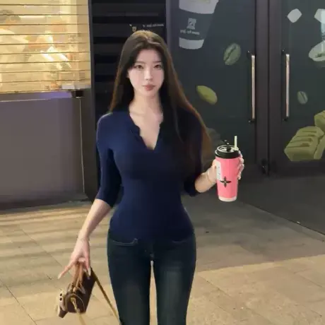 韩系深v领长袖t恤女秋季性感修身显瘦内搭打底衫辣妹短款气质上衣图片