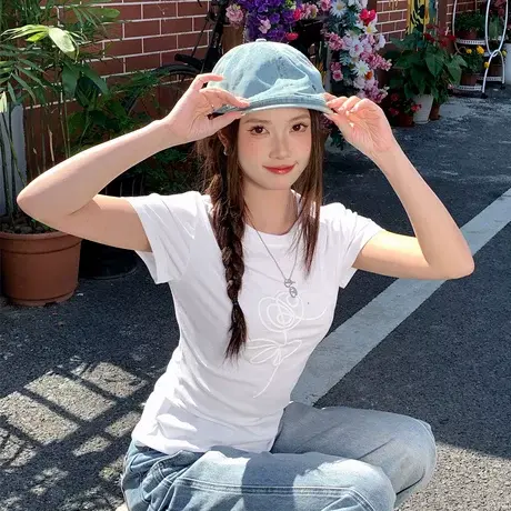 尔给夏季简约立体花型印花设计感显瘦白色短袖上衣女商品大图