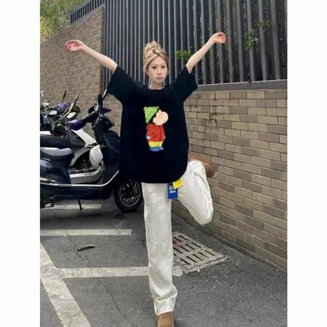 爆款纯棉夏季短袖t恤女2025新款蜡笔小新宽松设计感小众半袖上衣图片