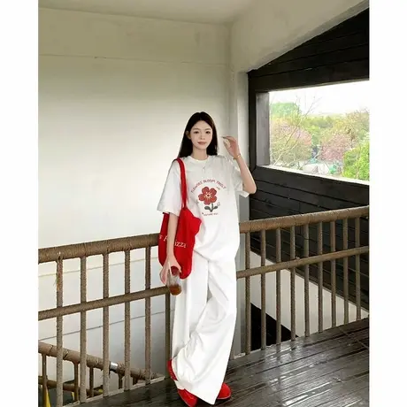 KWV真维斯白色女士短袖t恤女2025新款上衣女夏日ootd穿搭正肩短袖图片