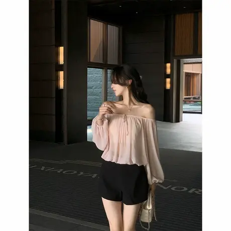 韩语琳 粉色纯欲一字肩雪纺衫女夏季气质高级感露肩宽松上衣罩衫商品大图