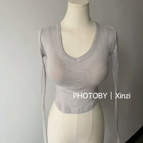 现货~韩国东大门新款性感V领细螺纹长袖收腰弧形体恤图片