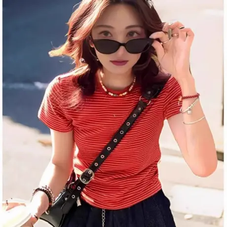 条纹正肩纯棉短袖T恤女2025新款夏季设计感小众修身显瘦辣妹上衣图片