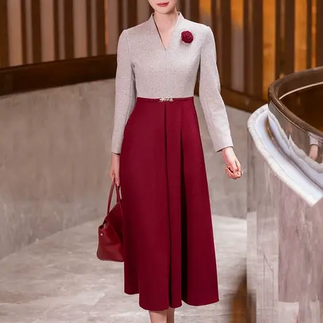 毛呢连衣裙女2024冬季新款时尚气质端庄大气v领修身长袖大摆裙子商品大图