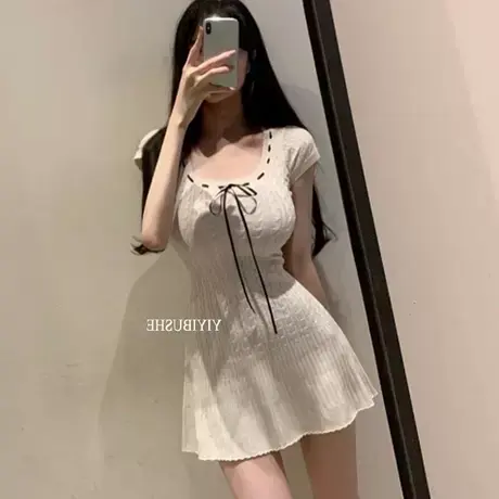 现货~韩国东大门 女人味抽绳系带U领~性感显腰身A字针织连衣裙ik商品大图