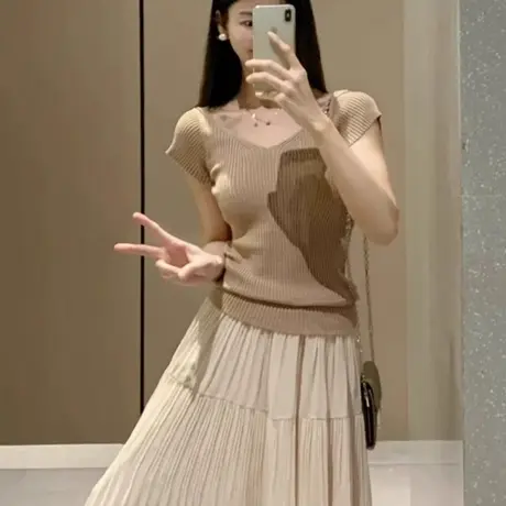 纯欲风性感v领冰丝针织正肩短袖T恤女夏季设计感小众修身辣妹上衣图片