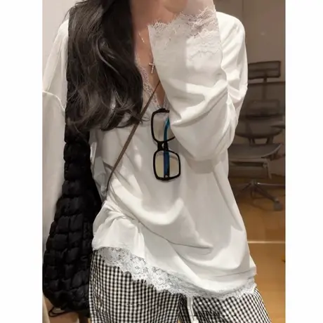 蕾丝拼接设计感长袖T恤女春秋2025新款宽松韩版纯棉打底衫V领上衣图片
