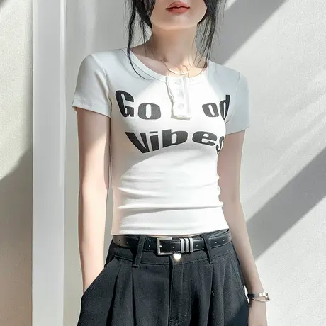 纽扣圆领短袖T恤女2025夏季新款修身字母印花别致衬衫内搭上衣女商品大图