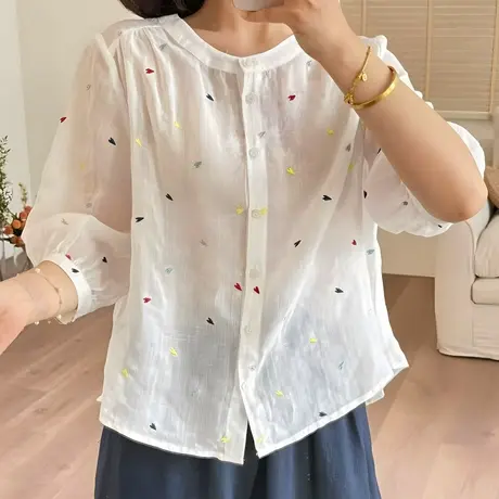 2025文艺时尚减龄刺绣衬衫上衣夏季宽松透气中袖开襟圆领衬衣小衫图片