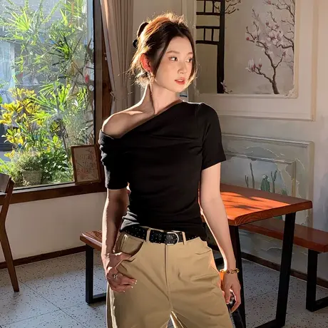 尔给夏季斜领露肩扭结短袖性感辣妹设计感小众修身上衣女商品大图