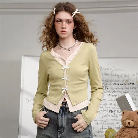 a02设计感假两件撞色蝴蝶结上衣2025春季显瘦休闲女式针织衫图片