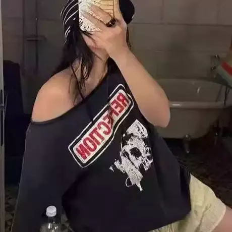 韩国东大门夏季新款美式字母印花复古斜肩短袖T恤女宽松露肩上衣图片