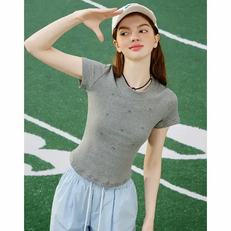 a02设计感圆领刺绣修身短袖上衣夏季休闲简约女式T恤图片