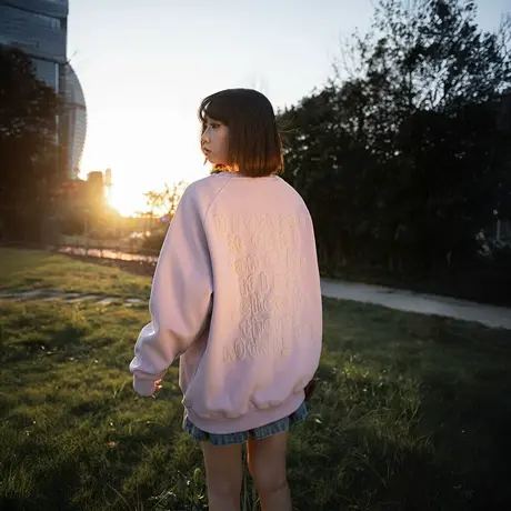 YEP发泡圆领复古字母卫衣女春季2025新款宽松潮牌插肩袖无帽上衣商品大图