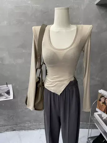 质感薄透～韩版性感纯欲紧身长袖T恤女不规则开叉上衣打底衫2022图片