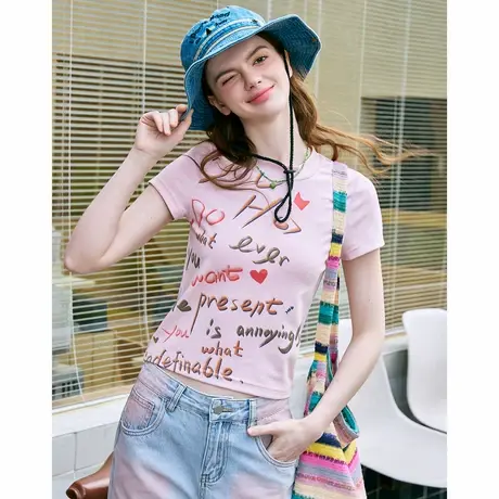 a02字母涂鸦个性设计修身圆领短袖夏季休闲可爱女式T恤图片