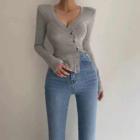 韩国2021春季新款女装洋气不规则V领长袖T恤女修身显瘦单排扣上衣商品大图