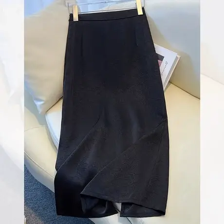 拉夏贝尔黑色半身裙女夏季2025新款肌理感直筒a字裙缎面包臀裙子商品大图