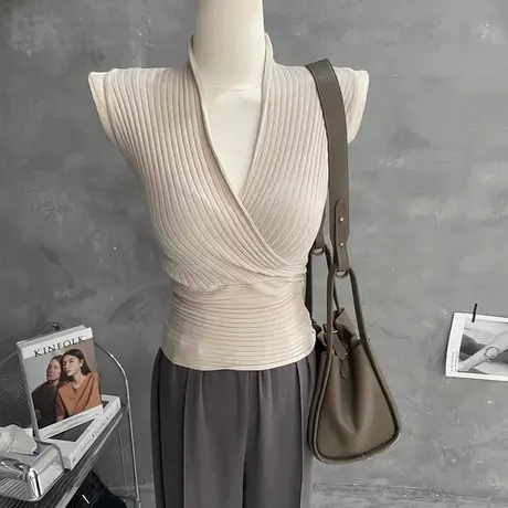 显胸大~韩版紧身显瘦针织背心性感辣妹百搭交叉V领打底衫上衣新款商品大图