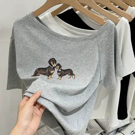 短袖t恤女夏季2025新款小狗印花宽松显瘦设计感纯欲露肩斜肩上衣商品大图