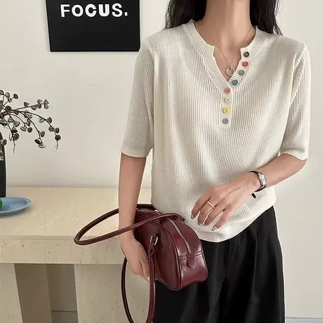 设计感彩色纽扣针织短袖t恤女2025新款夏季韩系穿搭薄款打底上衣图片