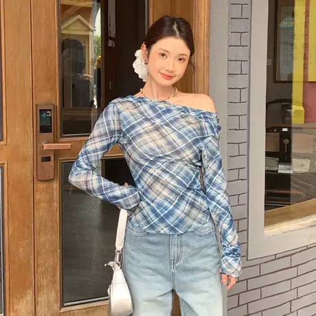 尔给2025夏新款设计感辣妹一字肩网纱格纹上衣女长袖t恤韩版图片