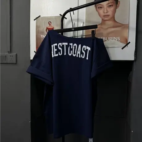 夏季款韩版宽松显瘦百搭字母印花短袖t恤女设计感辣妹一字肩上衣图片