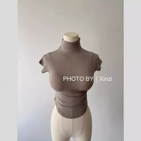 现货~韩国东大门性感半高领弧形收腰紧身短袖体恤背心图片