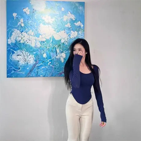 U领长袖T恤女春夏收腰显瘦法式甜辣风高级感小众弧形打底衫上衣服图片