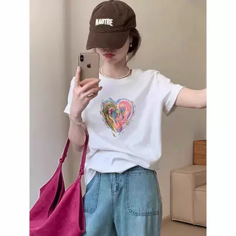 新款爆款时尚爱心短袖t恤女夏季2025设计感正肩白色常规款上衣图片