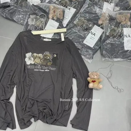 韩国东大门夏季新款可爱小熊印花斜领露肩长袖t恤女宽松防晒罩衫商品大图