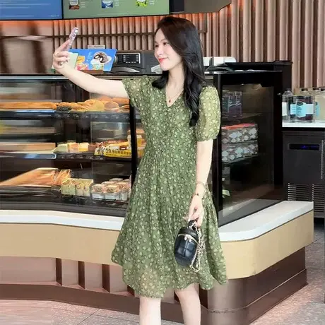2025夏季新款法式V领碎花短袖连衣裙女中长款时尚气质大摆遮肚裙商品大图