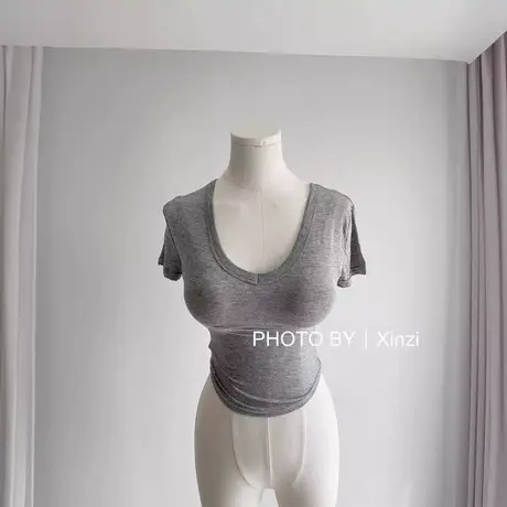 现货~韩国东大门性感V领短袖收腰不规则弧形紧身T恤图片