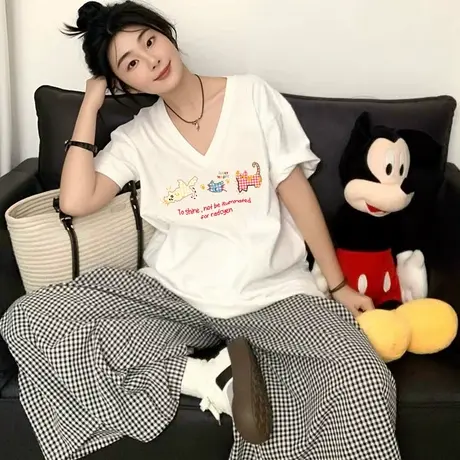 超火复古白色V领短袖t恤女夏季宽松显瘦超火减龄半袖chic上衣ins图片