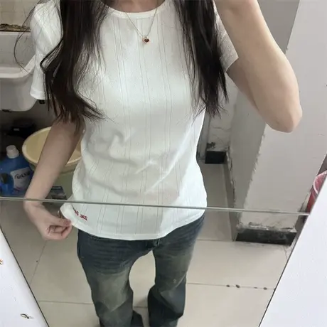白色正肩字母刺绣短袖T恤女夏季修身内搭韩版打底衫设计感上衣潮商品大图