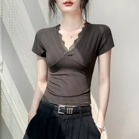 蕾丝花边拼接V领短袖T恤女2025夏修身显瘦纯色设计性感别致上衣女图片