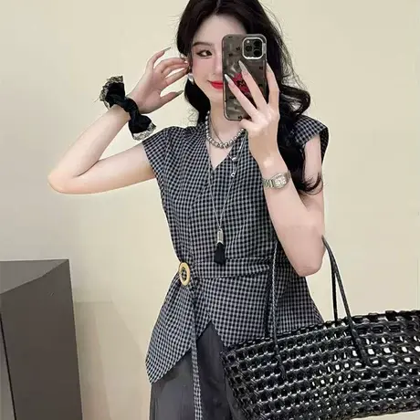 韩版不规则V领格子收腰小飞袖衬衫女夏装新品设计感系带显瘦上衣图片