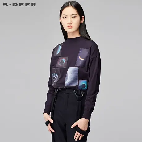 sdeer圣迪奥女装时尚奇幻星空贴布半高圆领短款针织衫S17483598图片