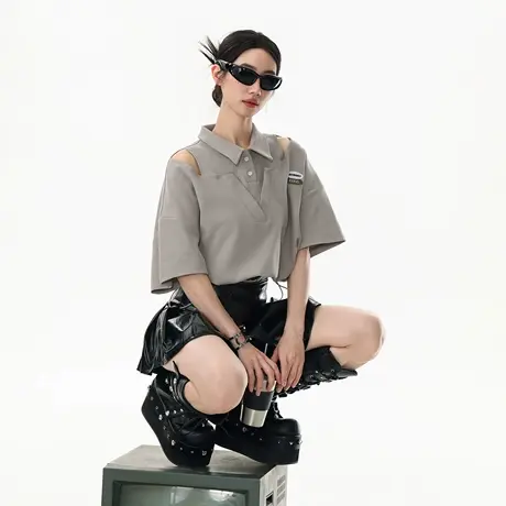 2025新款露肩翻领假两件短袖T恤女夏季潮酷宽松设计感ins风上衣图片