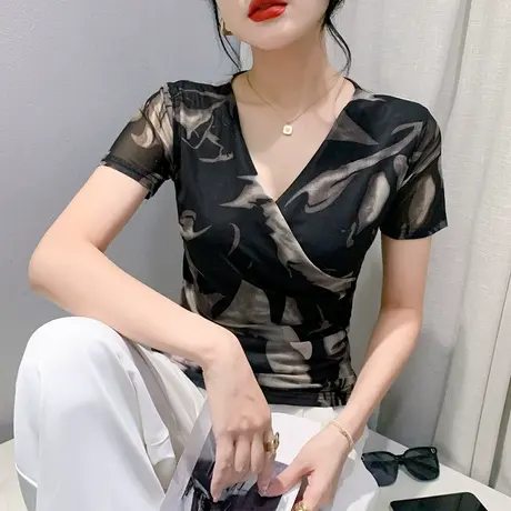 晕染印花短袖T恤女2024夏装新款性感交叉V领上衣气质修身网纱小衫商品大图