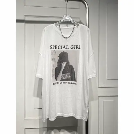 休闲风短袖人像印图T恤女2025夏季新款宽松显瘦舒适百搭中长上衣图片