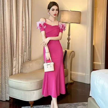 时尚轻熟风露肩吊带连衣裙长款花朵设计感小众度假性感包臀鱼尾裙商品大图