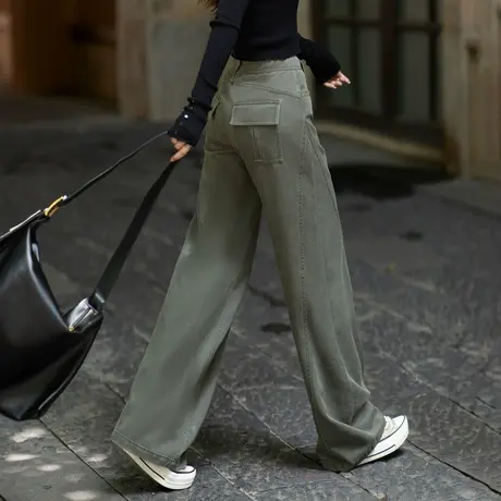 军绿色工装牛仔裤女今年流行2025新款裤子宽松bf慵懒风直筒阔腿裤图片