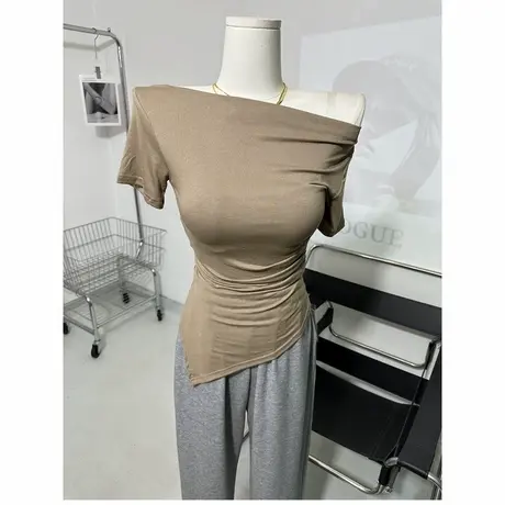 拽姐出街～ 一字领露肩短袖T恤褶皱不规则下摆上衣夏季新款图片