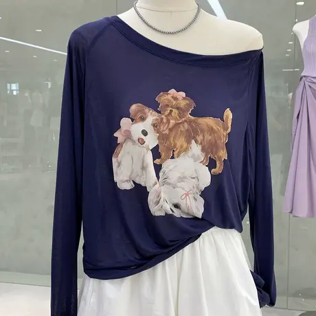洋气精致小狗印花不规则斜肩长袖T恤2025年夏季新款宽松防晒罩衫商品大图