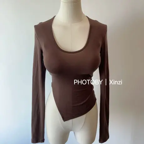 现货！韩国代大门新款开叉圆领长袖弹力显身材女人味体恤图片